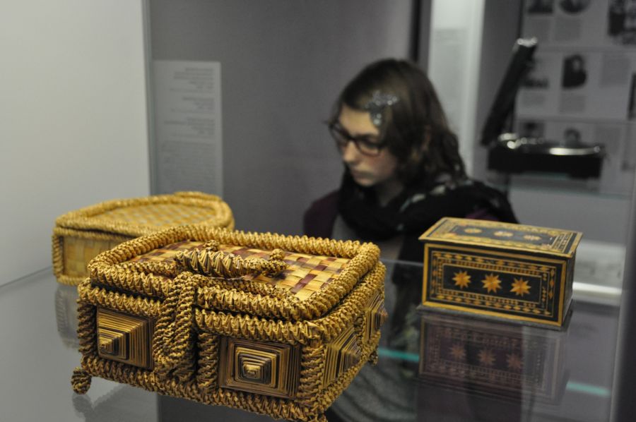 Aufwändig gestaltete Zierkästen und –körbchen mit Deckel (Foto: Kreismuseum Wewelsburg)